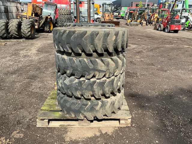 Solideal 8.25 r20 band, wiel en velg - afbeelding 11 van  12