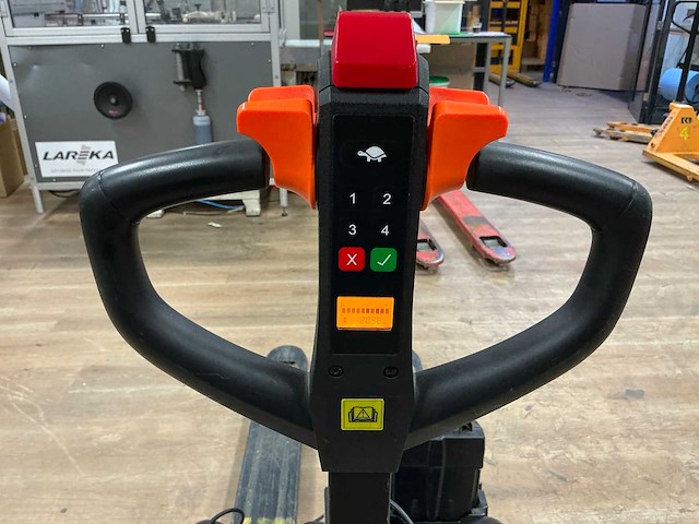 Solidhub hwe15 elektrische palletwagen - afbeelding 6 van  6