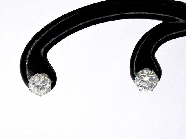 Solitair diamanten oorbellen met goud en platina - afbeelding 1 van  7