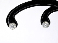 Solitair diamanten oorbellen met goud en platina