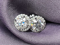 Solitair oorbellen met luxe entourage van hoge kwaliteit briljanten