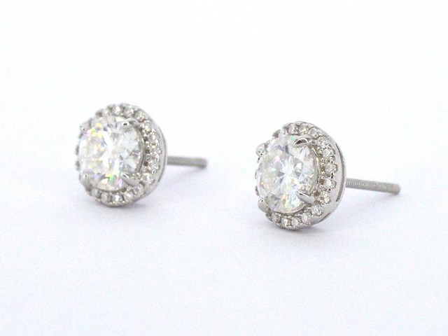 Solitair oorbellen met luxe entourage van hoge kwaliteit briljanten - afbeelding 4 van  7