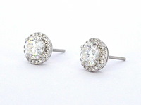 Solitair oorbellen met luxe entourage van hoge kwaliteit briljanten - afbeelding 4 van  7