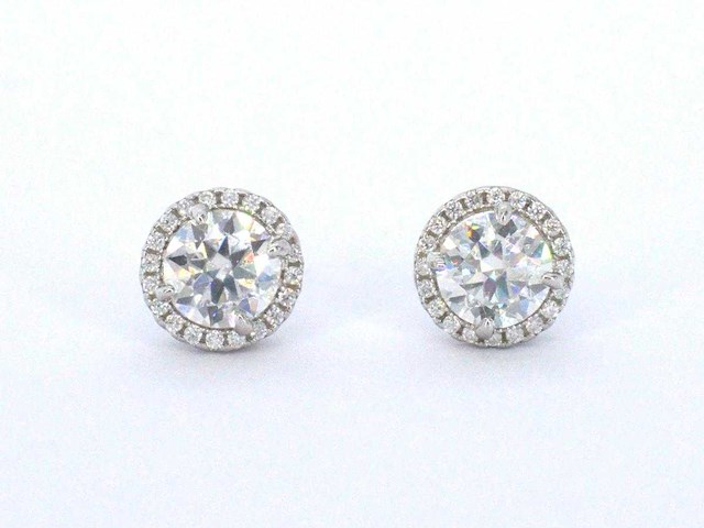 Solitair oorbellen met luxe entourage van hoge kwaliteit briljanten - afbeelding 5 van  7