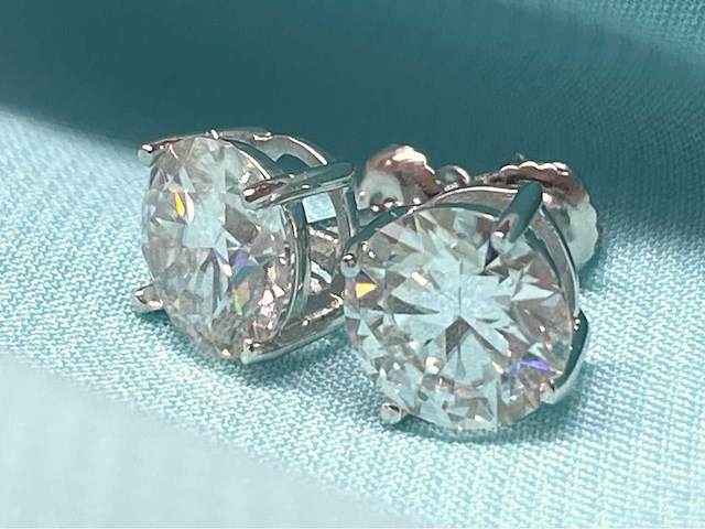 Solitair oorbellen met twee zeer grote briljanten - afbeelding 1 van  7