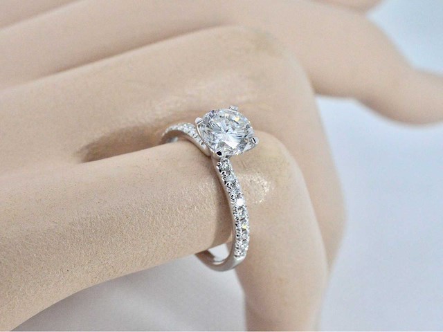 Solitair ring met een briljant geslepen diamant van 1.00 carat - afbeelding 2 van  9