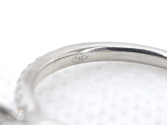 Solitair ring met een natuurlijke diamant en kleine briljant geslepen diamanten - afbeelding 9 van  10