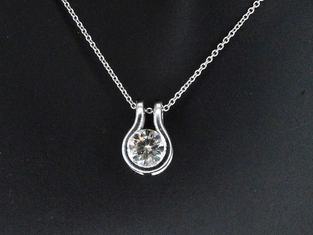 Solitaire hanger met een natuurlijke briljant geslepen diamant - afbeelding 2 van  8