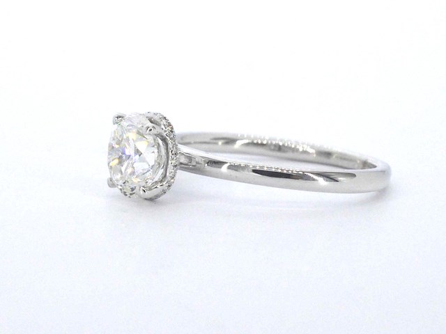 Solitaire ring met een natuurlijke briljant geslepen diamant van 1.20 carat en hidden halo - afbeelding 6 van  12
