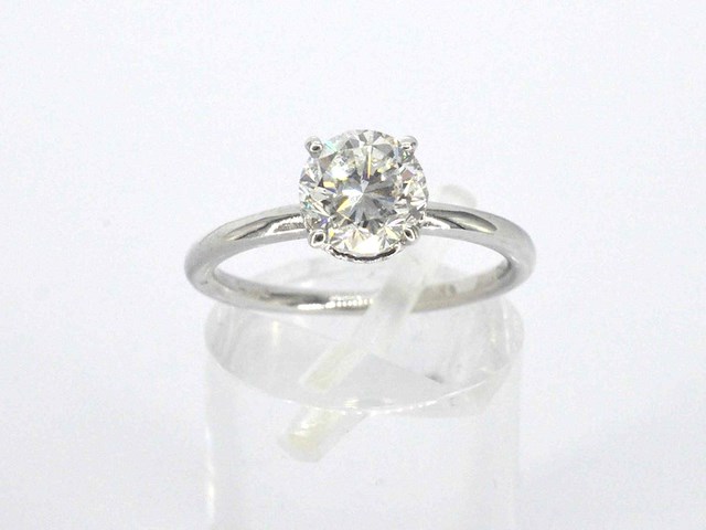 Solitaire ring met een natuurlijke briljant geslepen diamant van 1.20 carat en hidden halo - afbeelding 8 van  12
