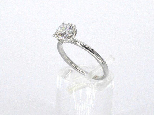 Solitaire ring met een natuurlijke briljant geslepen diamant van 1.20 carat en hidden halo - afbeelding 12 van  12