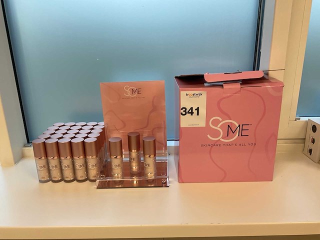 Some skincare serum (25x) - afbeelding 1 van  6