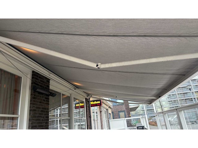 Somfy elektrisch aluminium knikarm zonnescherm - afbeelding 10 van  15