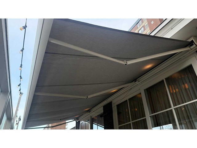 Somfy elektrisch aluminium knikarm zonnescherm - afbeelding 5 van  15