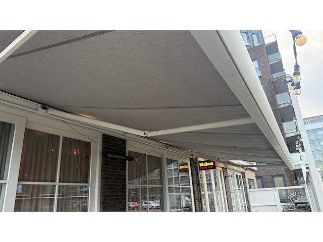 Somfy elektrisch aluminium knikarm zonnescherm - afbeelding 9 van  15