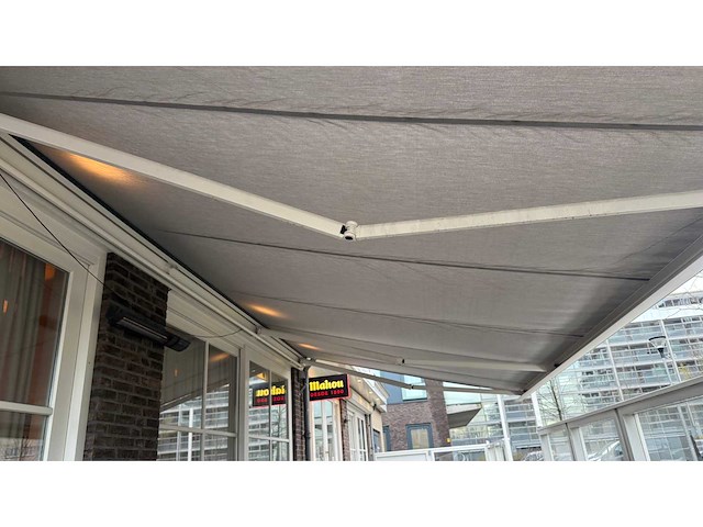 Somfy elektrisch aluminium knikarm zonnescherm - afbeelding 10 van  15