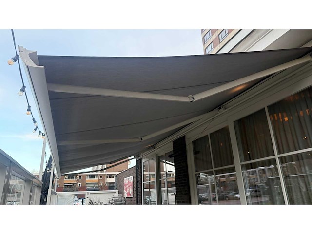 Somfy elektrisch aluminium knikarm zonnescherm - afbeelding 13 van  15