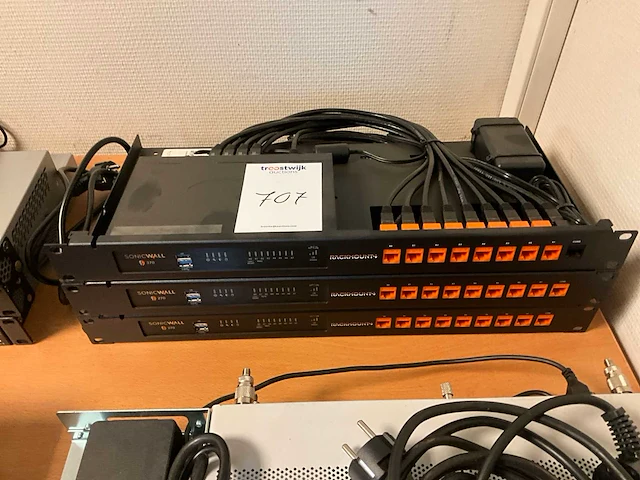 Sonicwall 270/370 firewall (3x) - afbeelding 1 van  3