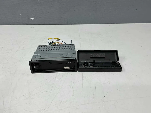 Sony - xr-c2300r - auto radio - afbeelding 2 van  8