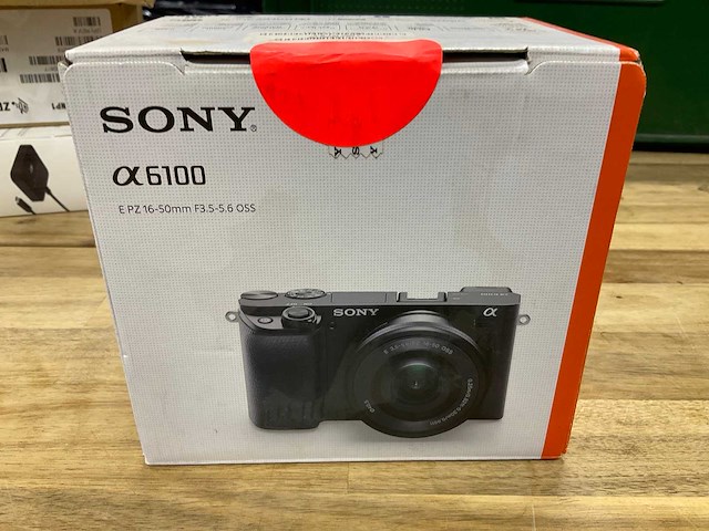 Sony 6100 fotocamera - afbeelding 1 van  3