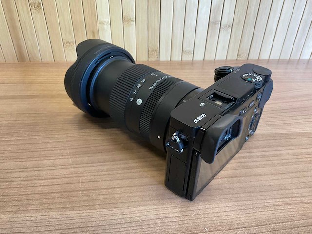 Sony alpha 6000 camera + sigma 18-50mm f2.8 - afbeelding 2 van  7