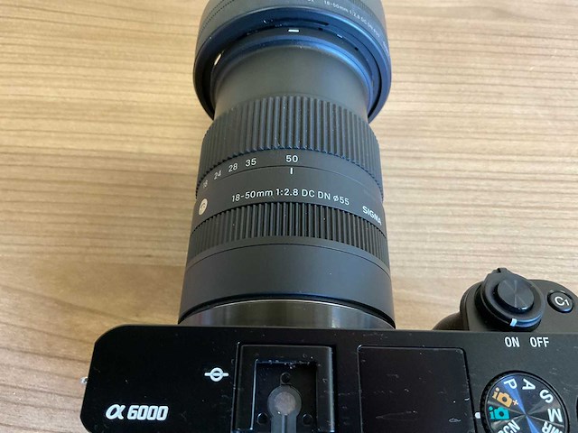 Sony alpha 6000 camera + sigma 18-50mm f2.8 - afbeelding 3 van  7
