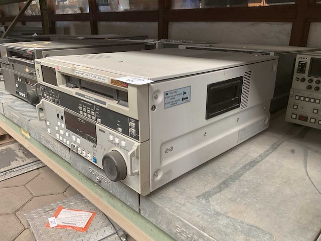 Sony dnw-a65p betacam ps editing player - afbeelding 3 van  4