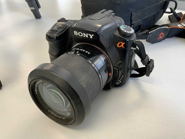 Sony dslr-a200 fotocamera met 3 lenzen en mini gray scale card - afbeelding 1 van  11