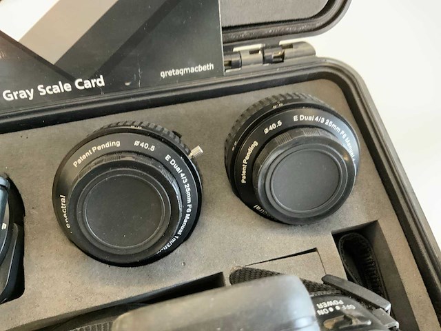 Sony dslr-a200 fotocamera met 3 lenzen en mini gray scale card - afbeelding 8 van  11