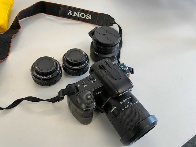 Sony dslr-a200 fotocamera met 3 lenzen en mini gray scale card - afbeelding 10 van  11