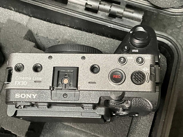 Sony fx30 fotocamera + g master lens + handle - afbeelding 4 van  15
