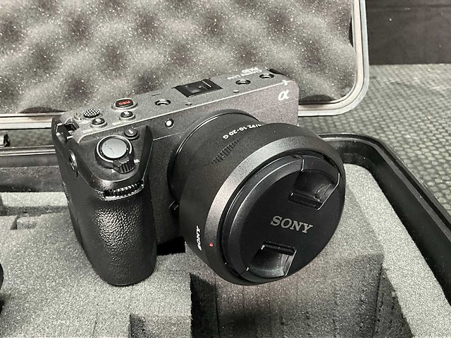 Sony fx30 fotocamera + g master lens + handle - afbeelding 8 van  15