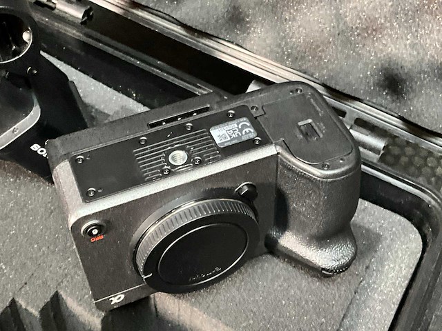 Sony fx30 fotocamera + g master lens + handle - afbeelding 15 van  15