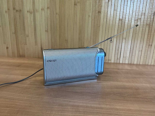 Sony icf-704l vintage analoge 3-bandenradio - afbeelding 1 van  2