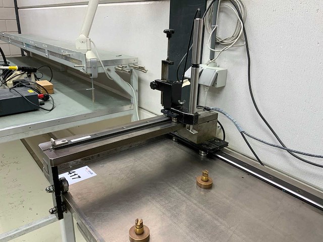 Sony magnescale dg100p meetsonde op metalen werktafel - afbeelding 6 van  10