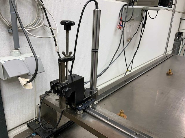 Sony magnescale dg100p meetsonde op metalen werktafel - afbeelding 7 van  10