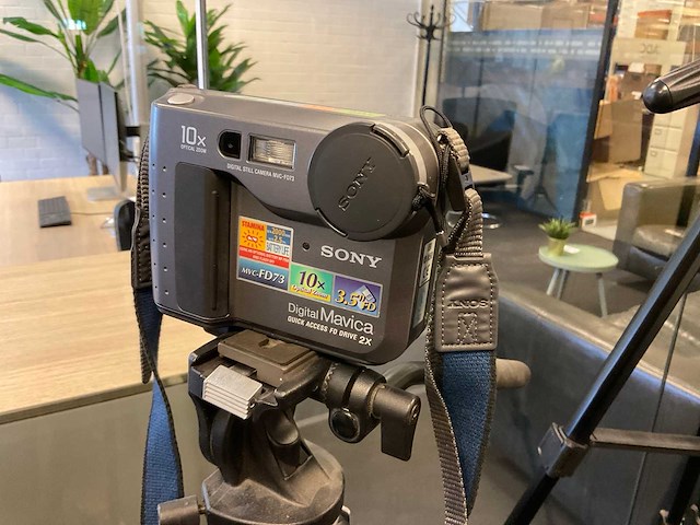 Sony, manfrotto videocamera en statieven - afbeelding 3 van  9
