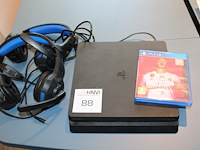 Sony playstation 4 met twee gamingheadsets en fifa 20. consoles ontbreken. - afbeelding 1 van  3