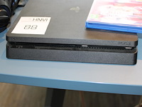 Sony playstation 4 met twee gamingheadsets en fifa 20. consoles ontbreken. - afbeelding 2 van  3