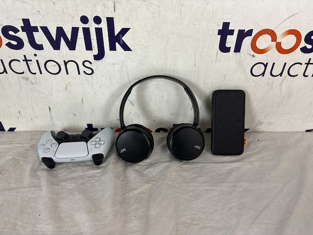 Sony ps5 dualsense draadloze controller - wit |jvc ha-s36w-b opvouwbare bluetooth on-ear hoofdtelefoon - zwart|xtorm powerbank 10000 mah – draagbare powerbank - afbeelding 1 van  1