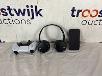 Sony ps5 dualsense draadloze controller - wit |jvc ha-s36w-b opvouwbare bluetooth on-ear hoofdtelefoon - zwart|xtorm powerbank 10000 mah – draagbare powerbank - afbeelding 1 van  1