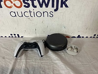 Sony ps5 dualsense draadloze controller - wit + sony wf-1000xm5 - volledig draadloze oordopjes met noise cancelling - zilver + bang & olufsen beosound a1 (2nd gen) - afbeelding 1 van  1