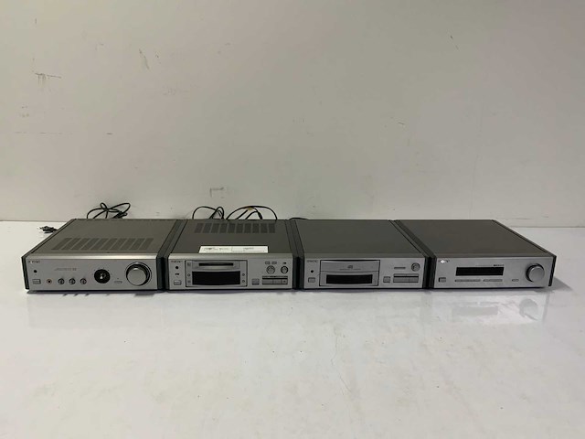 Sony ta-s2, mds-s1, cdp-s1, st-s1 divers afspeelapparatuur - afbeelding 1 van  14