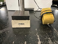 Sony u30f digitale meettaster met statief - afbeelding 2 van  4