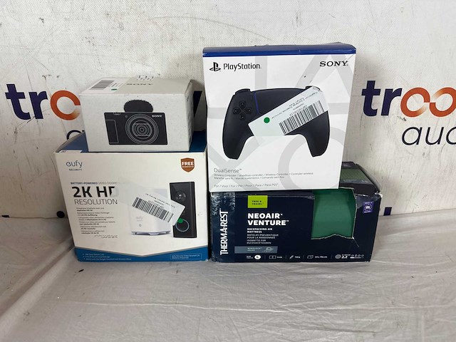 Sony vlog camera zv-1 ii | eufy deurbel | sony playstation controller | slaapmat - afbeelding 1 van  6