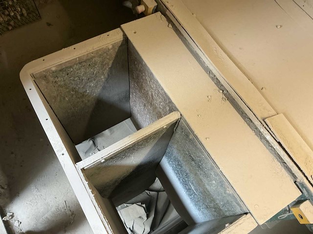 Sorteer - aanvoerband & sorteer container - afbeelding 4 van  13