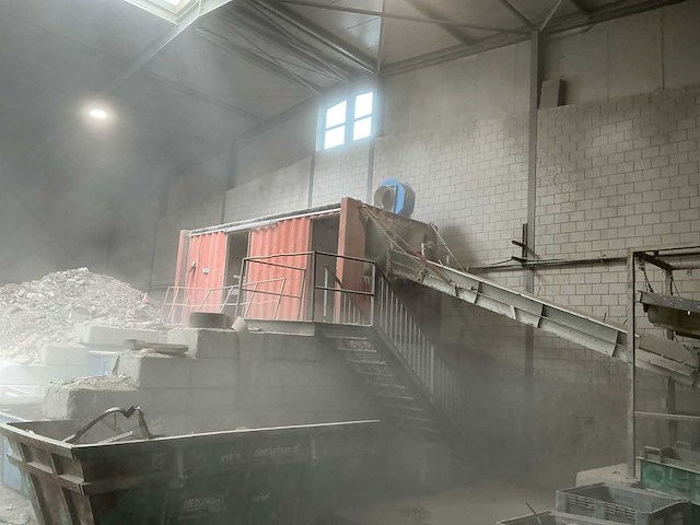 Sorteer - aanvoerband & sorteer container - afbeelding 6 van  13