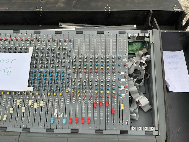Soundcraft - delta - analog mixing console - afbeelding 2 van  4