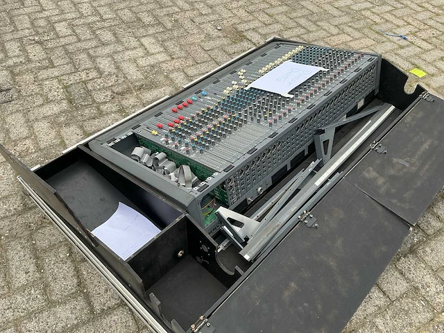 Soundcraft - delta - analog mixing console - afbeelding 4 van  4