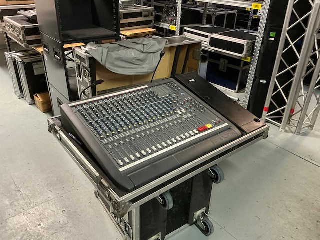 Soundcraft delta theatre 16-4-2 analoge mengtafel - afbeelding 2 van  8